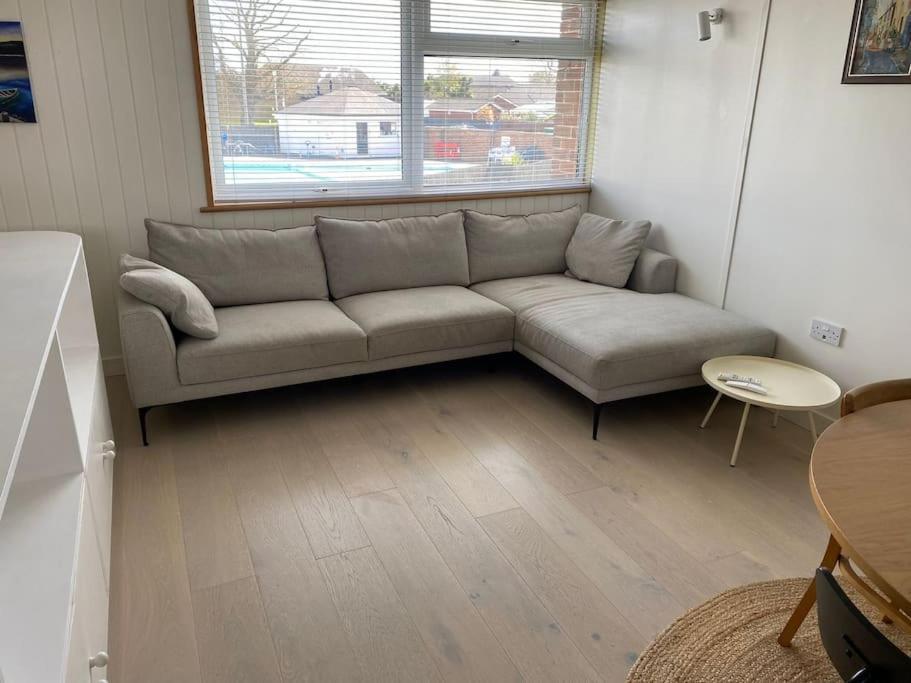 Beautifully Appointed 2 Storey Chalet With Access To Outdoor Swimming Pool - 5 Minute Stroll To Miles Of Sandy Beach - Near To The Norfolk Broads & Great Yarmouth Scratby Exterior foto